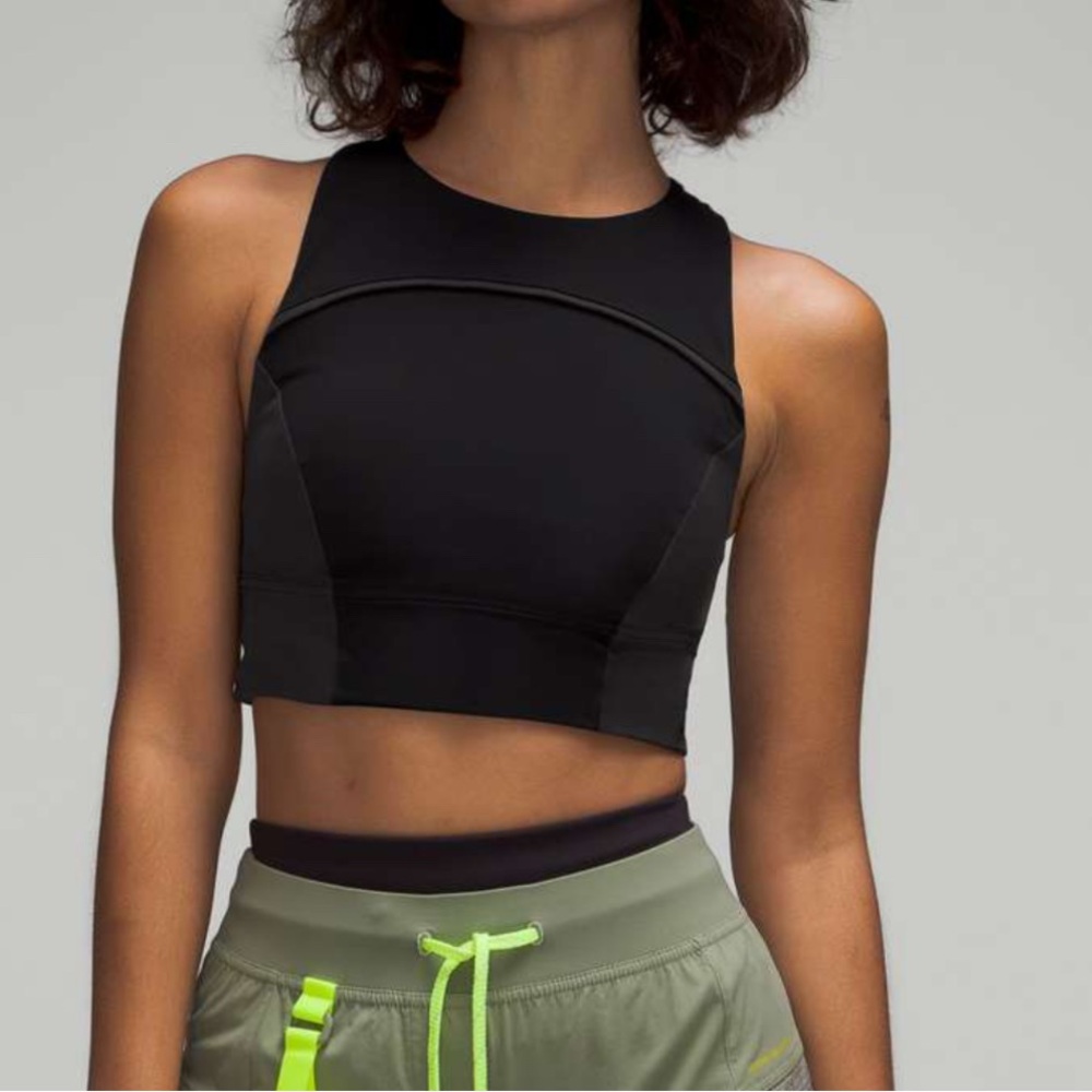 Lululemon Hike to Swim Bra
Black / Graphite Grey / Graphite Grey size 6